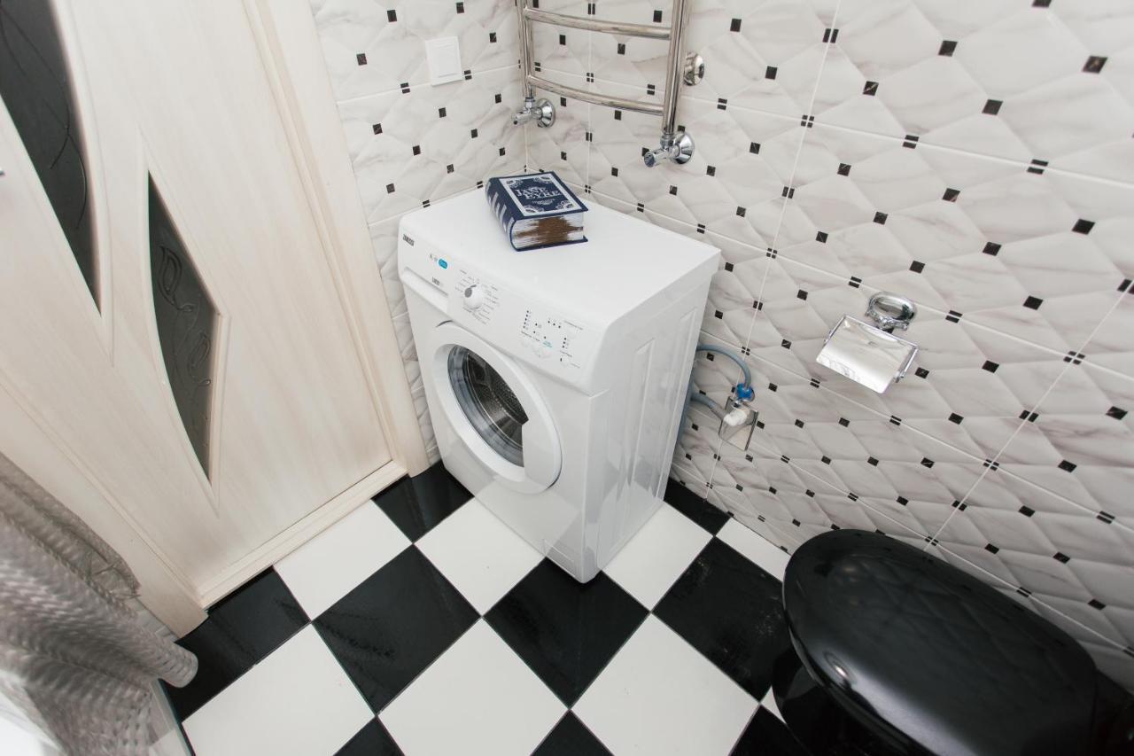 De Luxe Apartments Centr Illinskaya Суми Екстер'єр фото