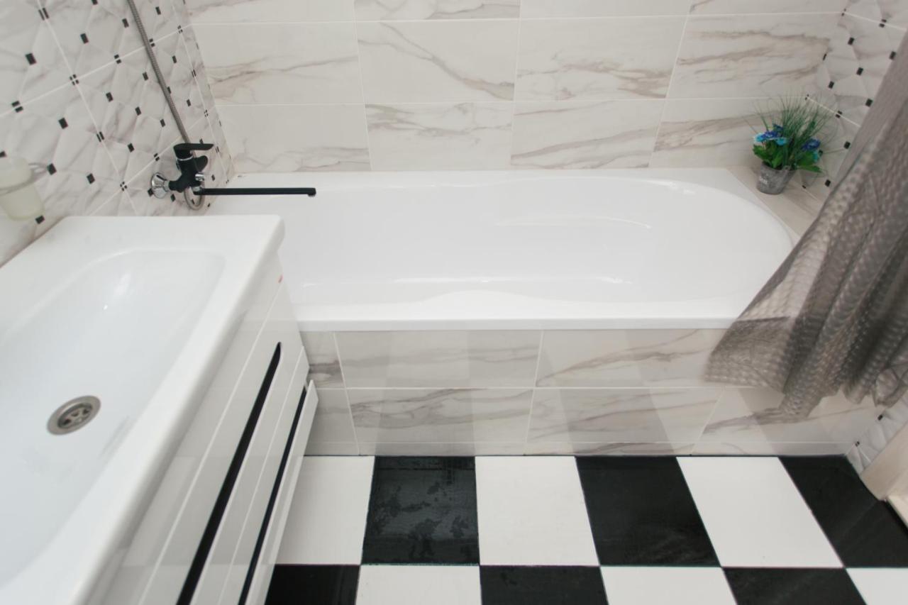 De Luxe Apartments Centr Illinskaya Суми Екстер'єр фото