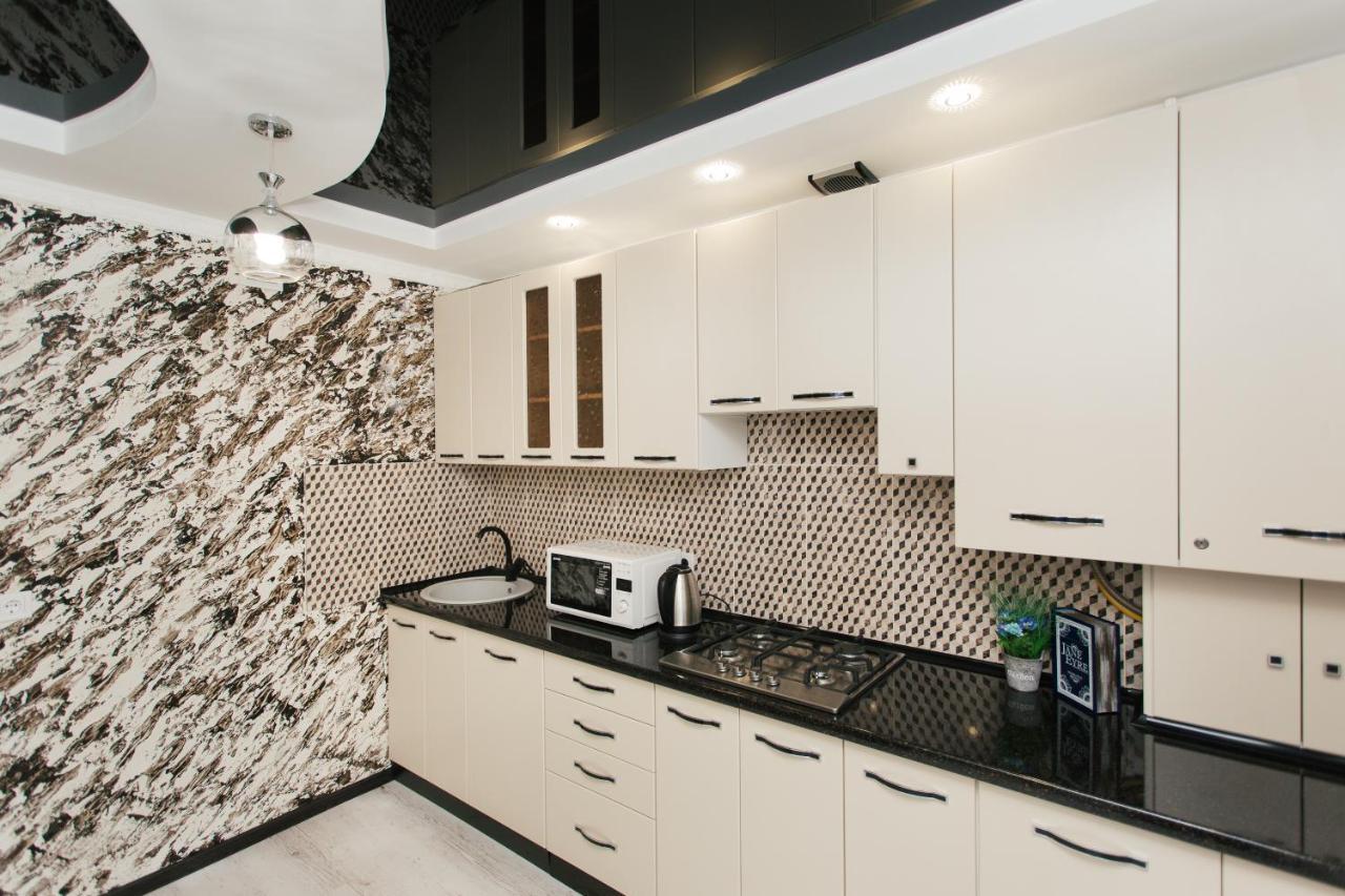 De Luxe Apartments Centr Illinskaya Суми Екстер'єр фото