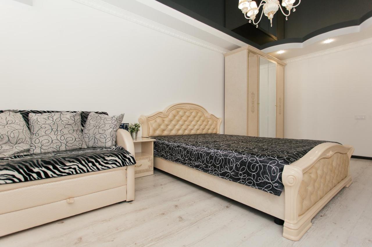 De Luxe Apartments Centr Illinskaya Суми Екстер'єр фото